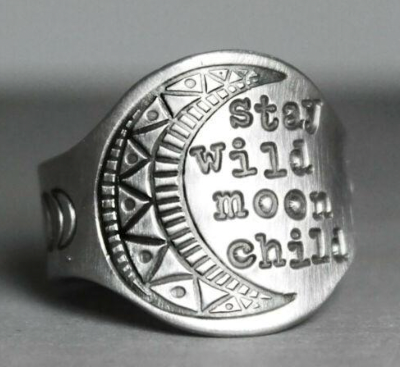 Simple Fashion Retro Carved Moon Pattern Ring